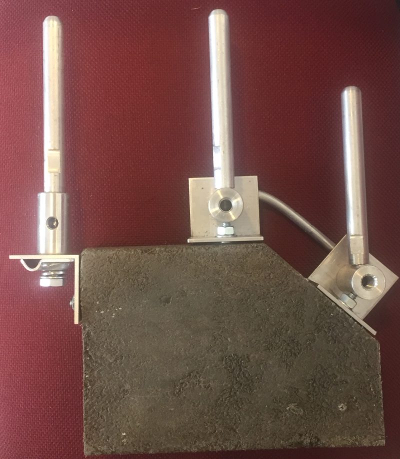 Base Triple uso montajes: perpendicular a techo plano ,adosada a muro o en techos con inclinación